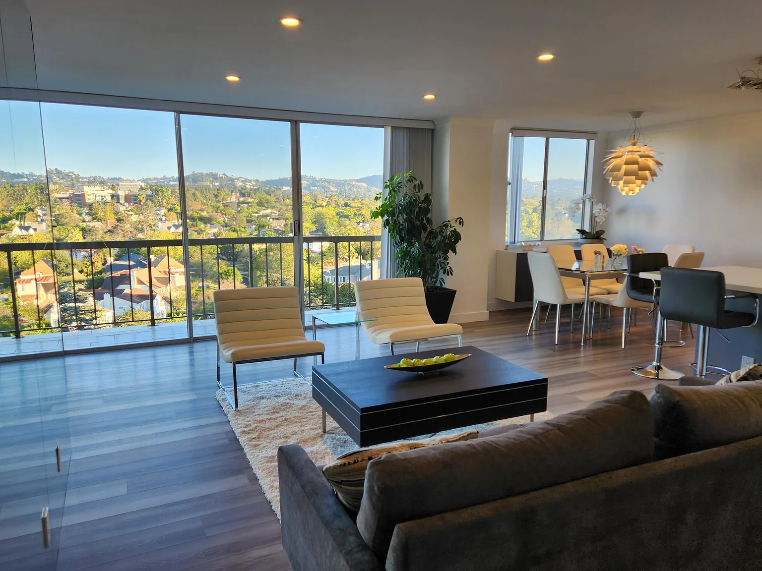 10747 Wilshire Blvd — Photo 1