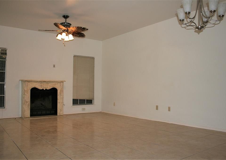 1st image of 17615 Red Oak Dr #7615