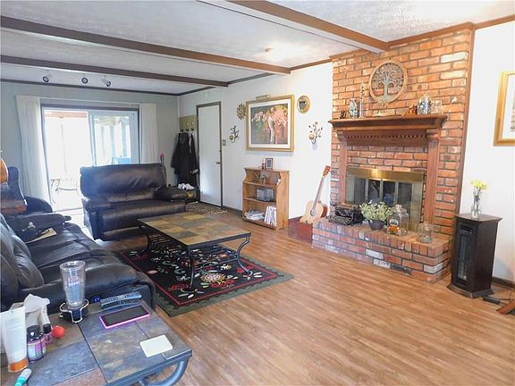 3rd image of 334 Woodland West Dr