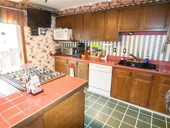 4th image of 4132 Stratford Dr