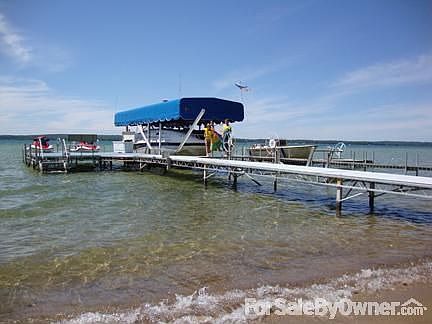 Dock and hoist
						:
						Dock and hoists for sale