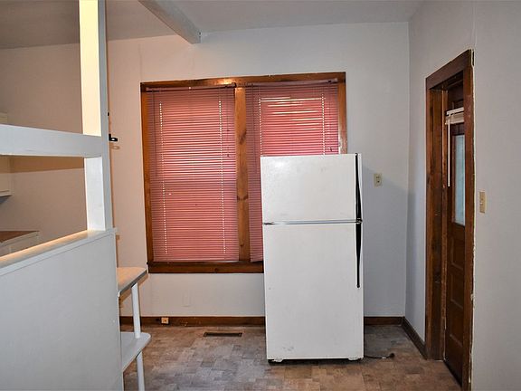 5th image of 314 E Park St
