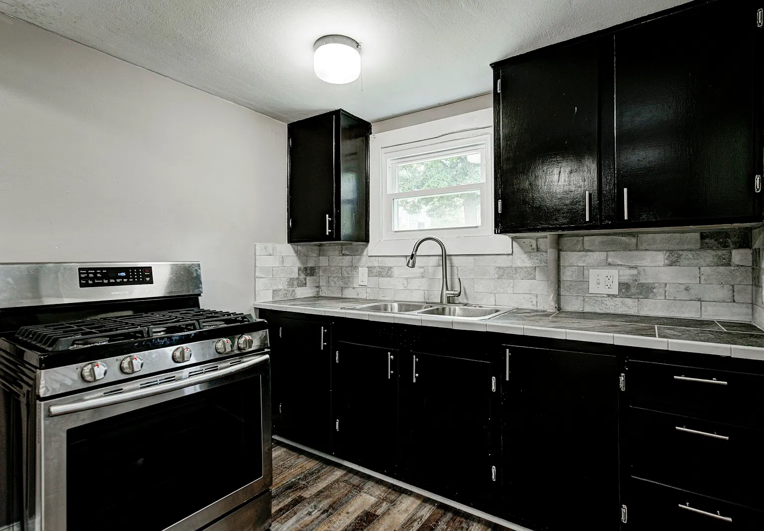 601 Walnut Street, Unit Downstairs — Photo 3
