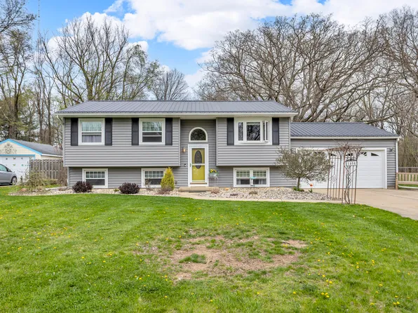 1404 Larrys Dr, Jackson, MI 49203