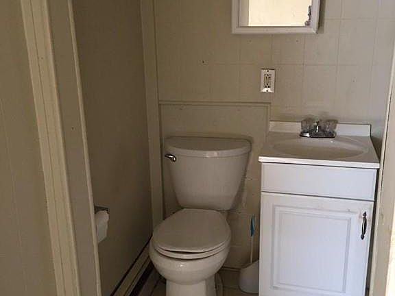 5th image of 154 Elm St APT 2