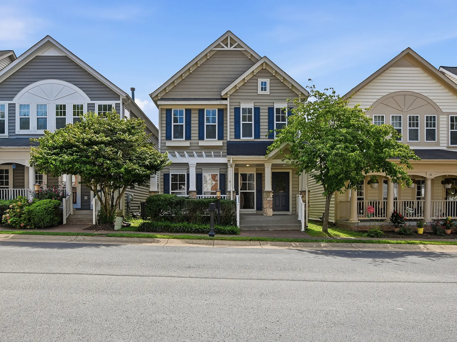 4 bed, 3.5 bath, 3150 sqft, $3,990 — Photo 1