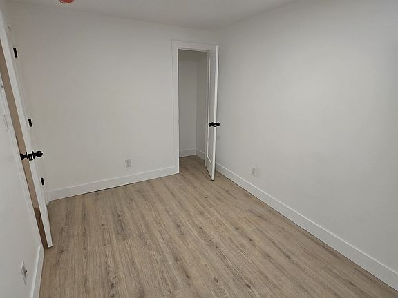 5th image of 31 Van Zandt St #1