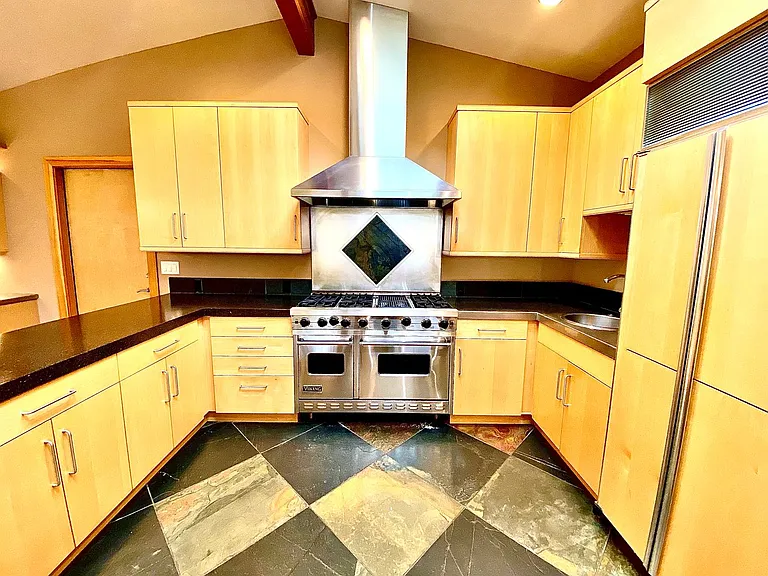 306 E Curling Dr — Photo 20