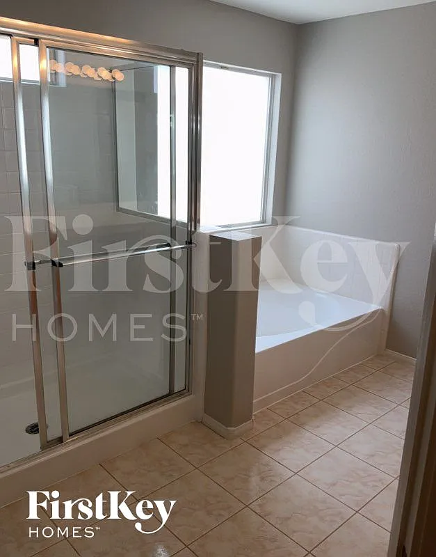 3 bed, 2.5 bath, 2379 sqft, $2,520 — Photo 3