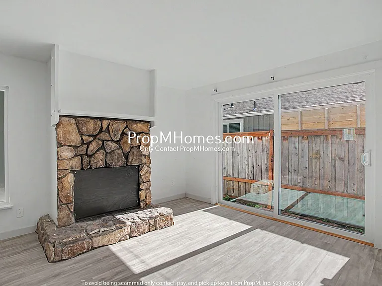 2216 SE Tacoma St — Photo 4