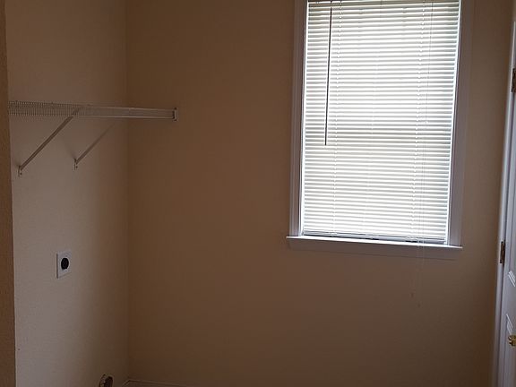 5th image of 421 Galies Pointe Ln