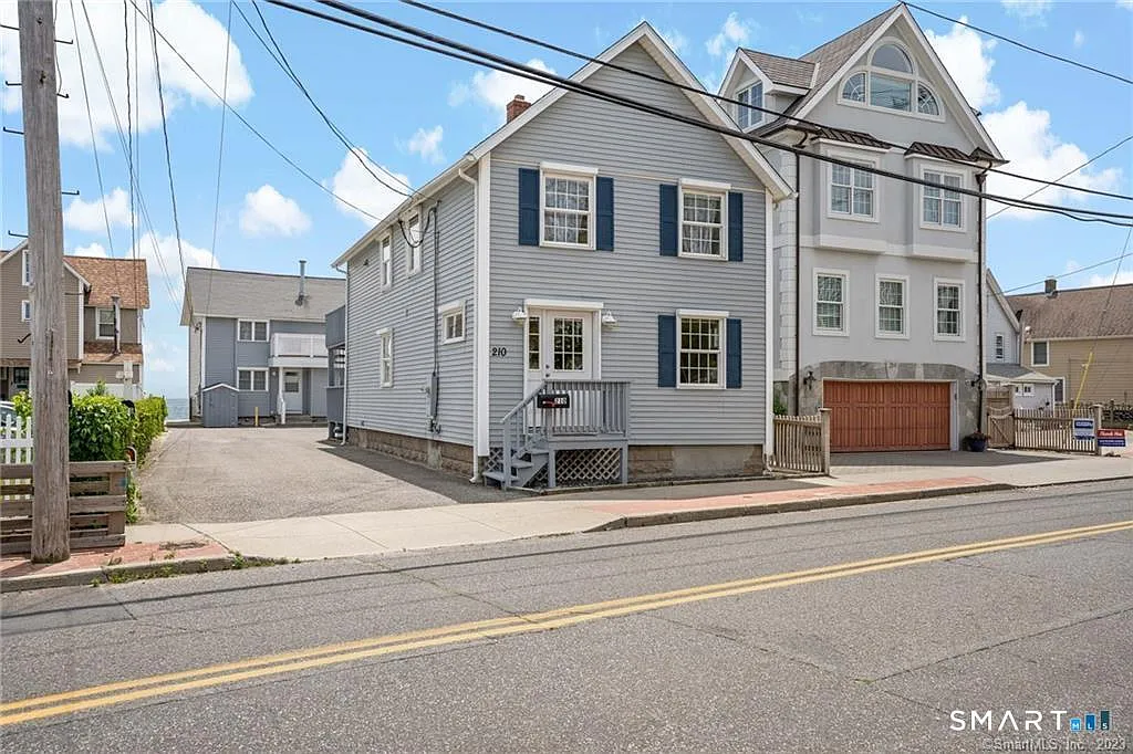 4 bed, 1.5 bath, 1404 sqft, $3,900 — Photo 1