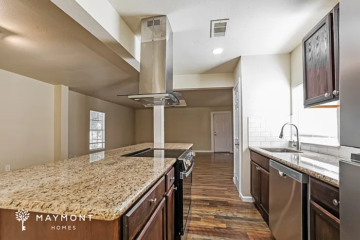 1009 Danube St — Photo 7