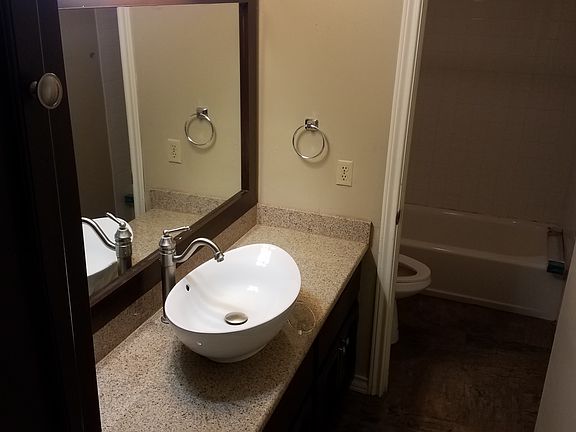 4th image of 5609 N Broadway St