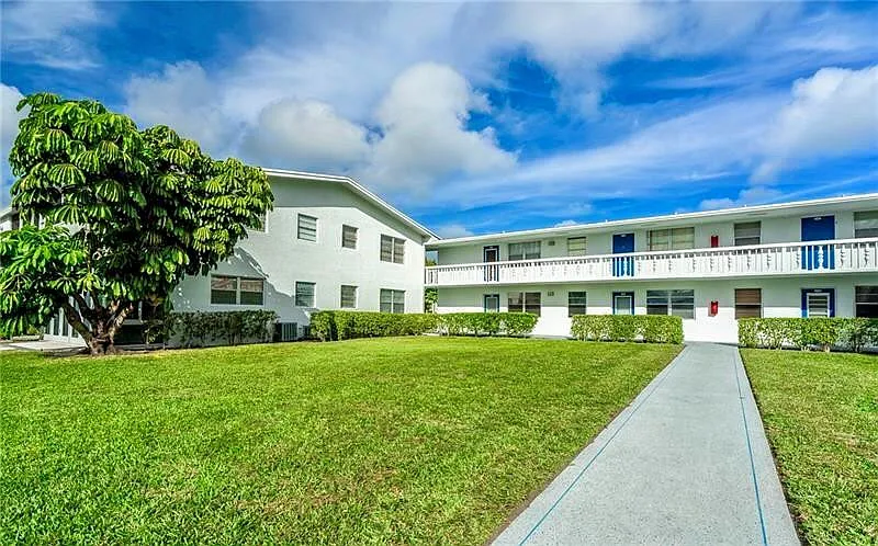 1 bed, 1.5 bath, 700 sqft, $2,500 — Photo 1