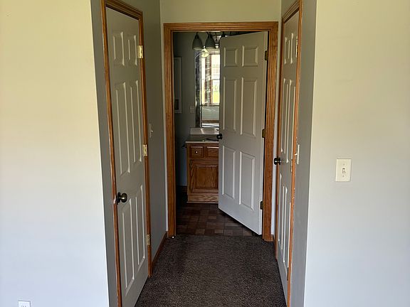2nd image of 716 Meadow Ln