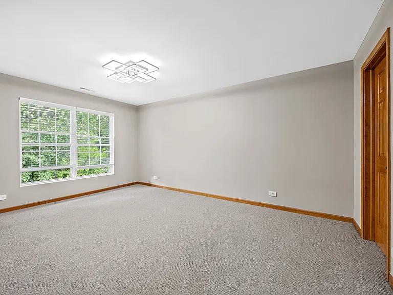 5S560 Paxton Dr #2H — Photo 22