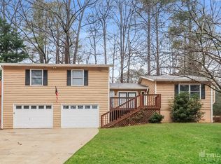 546 Candlewick Ln, Lilburn, GA 30047