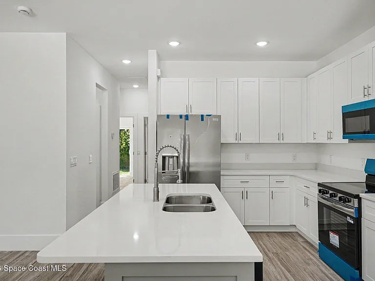 19 Travis St #102 — Photo 3