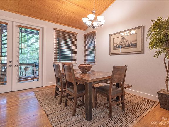 2nd image of 220 Boulder Creek Ln