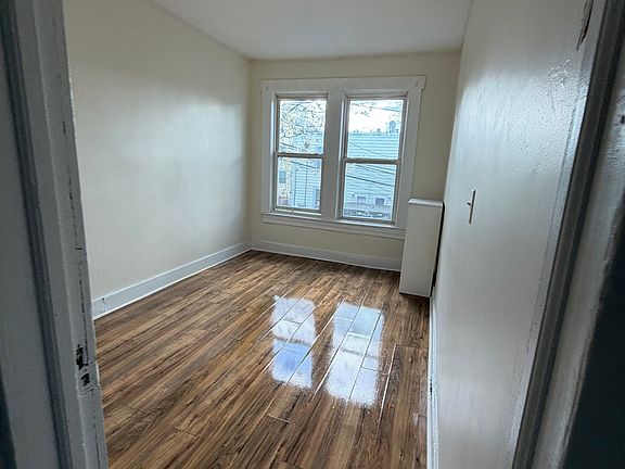 4th image of 326-28 Amherst St #2L