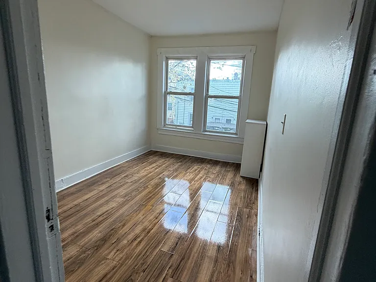 326-28 Amherst St #2L — Photo 4