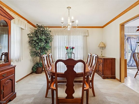 5th image of 215 Wells Ct