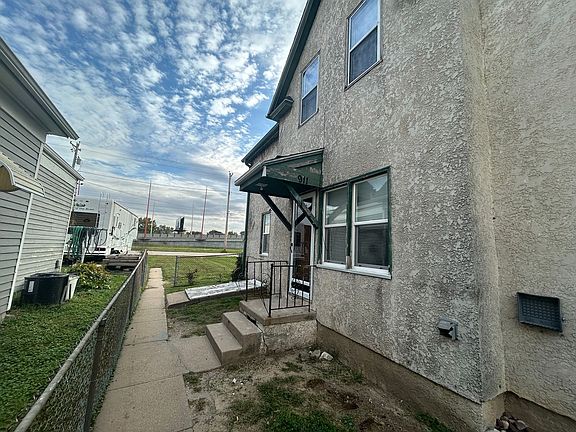 2nd image of 911 Avenue A