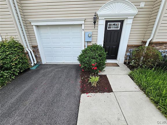 2nd image of 9 Yellow Rose Ln