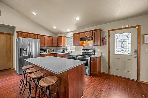 4 bed, 2.5 bath, 2000 sqft, $6,950 — Photo 3