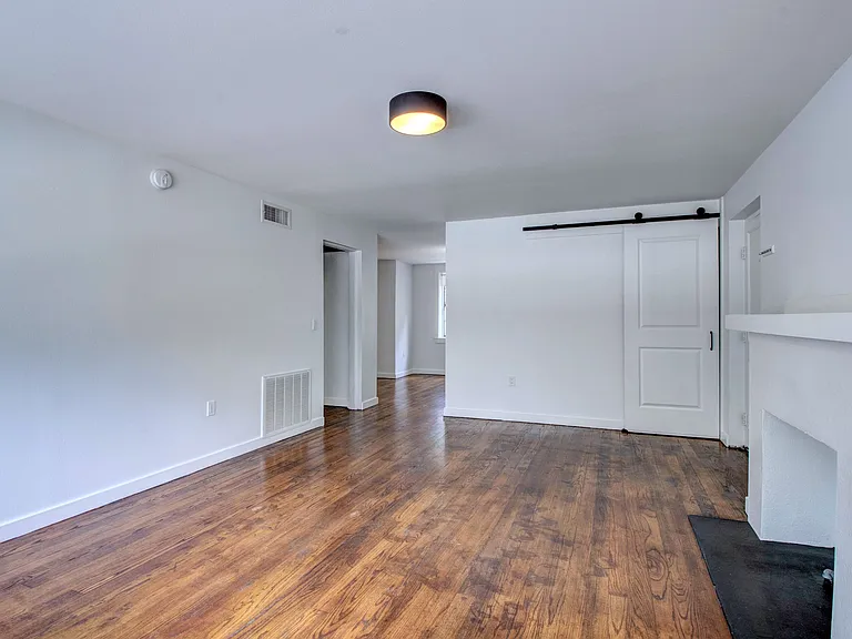 1520 Broadway St — Photo 4