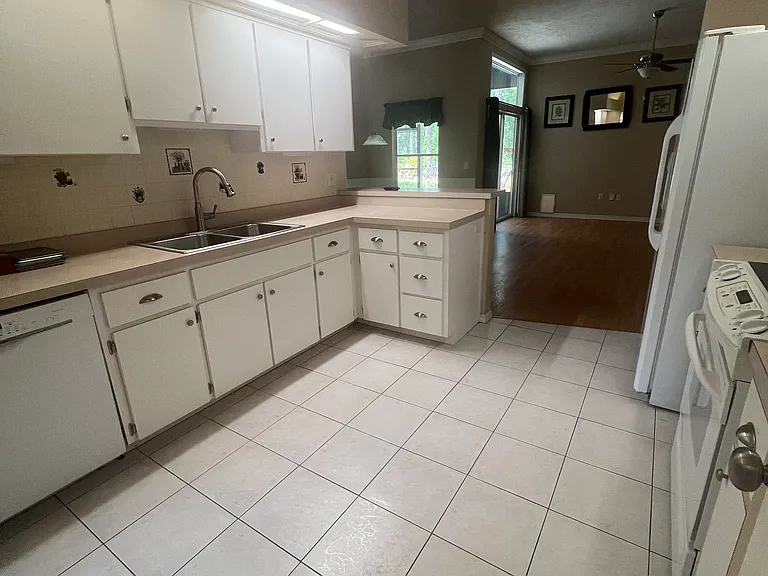 NW 68th Ln — Photo 7