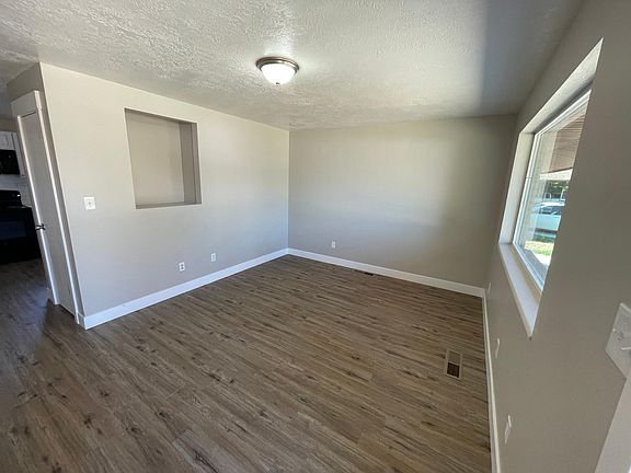 3rd image of 254 W Pioneer Cir #254