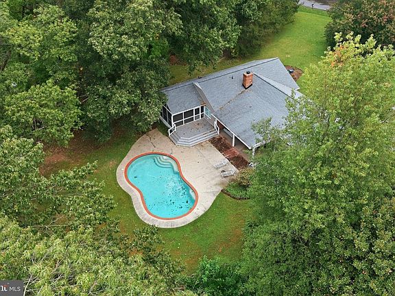 5th image of 225 Hickory Ridge Dr