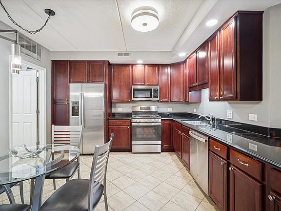 5th image of 425 Village Grn Unit 314