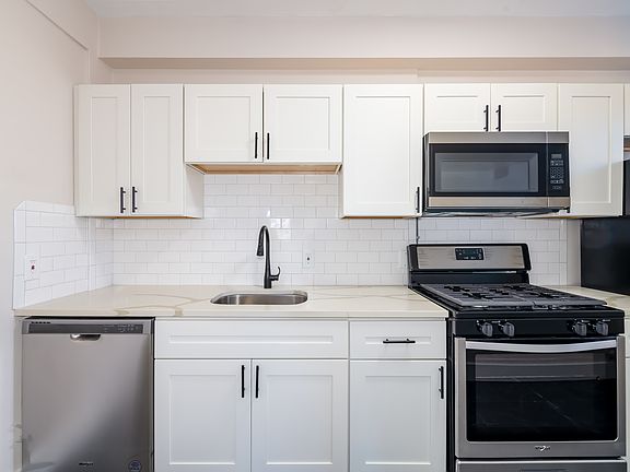 2nd image of 5616 Pershing Ave #1B-1Ba