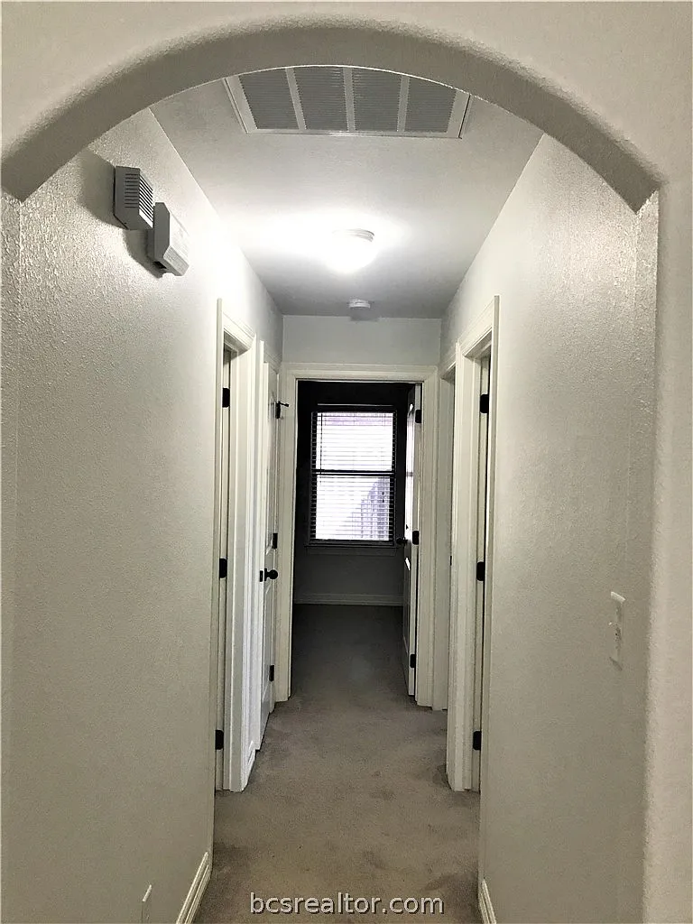 4 bed, 1724 sqft, $2,000 — Photo 3