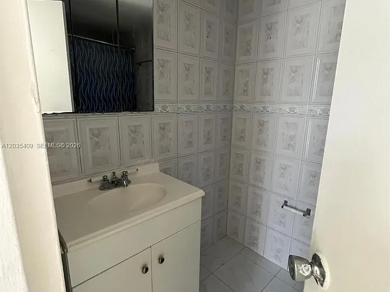 2075 NE 164th St #204 — Photo 14