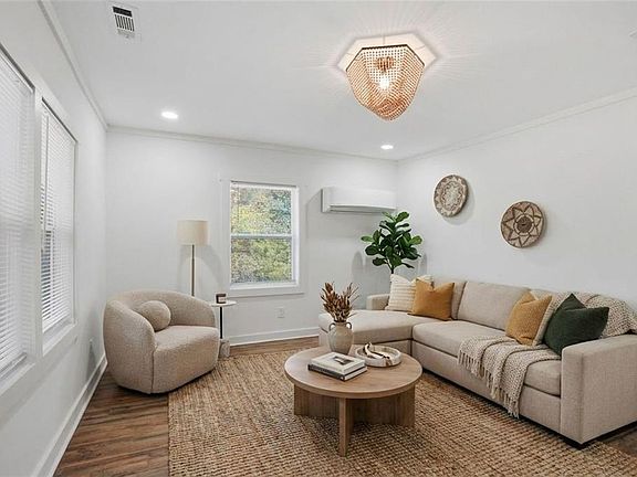 3rd image of 5637 Owens Dr