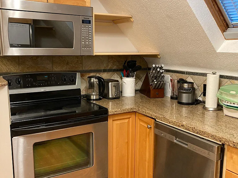 1550 Comox St — Photo 30