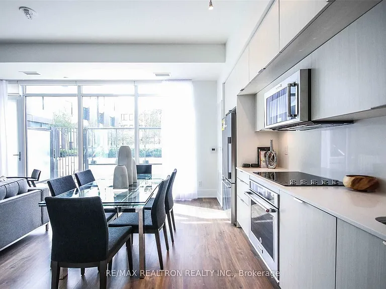 80 Vanauley St #Townhouse 121 — Photo 8