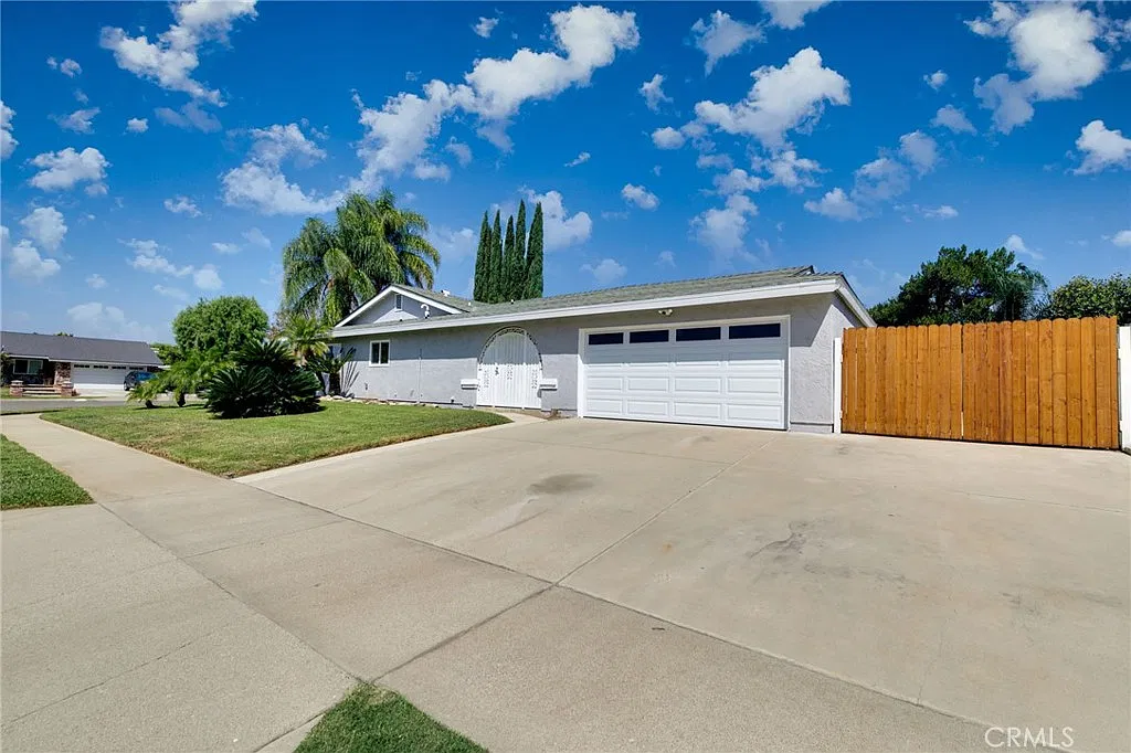 3 bed, 1256 sqft, $3,800 — Photo 3