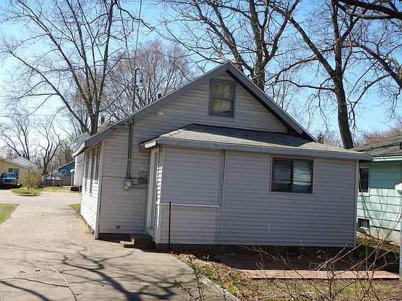 3rd image of 1128 E Forest Ave