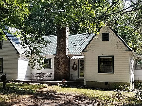 2nd image of 5900 Wade Ln