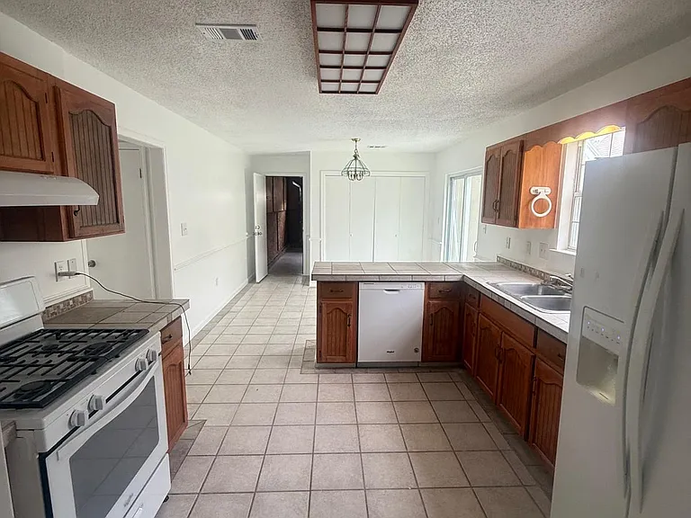 345 Brookwood Blvd — Photo 4