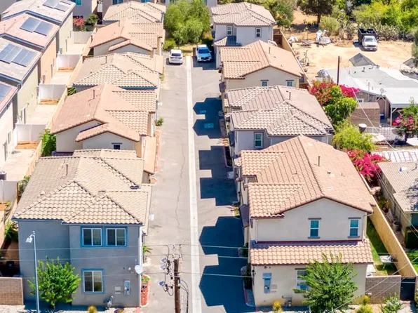 14651 Willow Park Dr, Sylmar, CA 91342