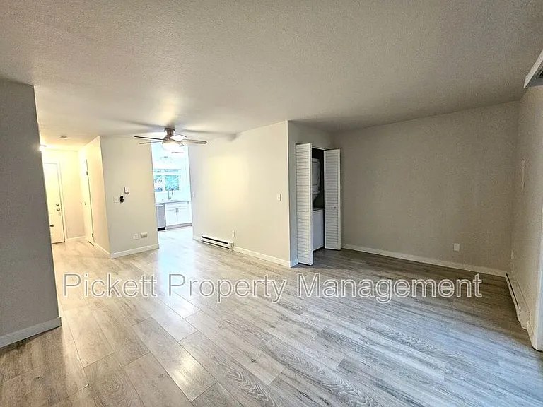 354 NW Edvard St #G — Photo 6