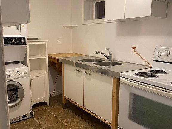 3rd image of 59 Penetang St