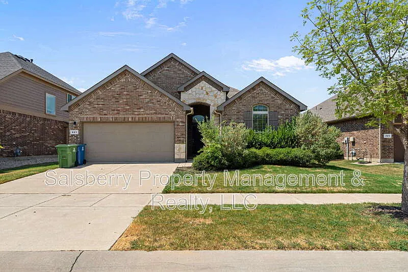 4 bed, 2.0 bath, 1813 sqft, $2,680 — Photo 2