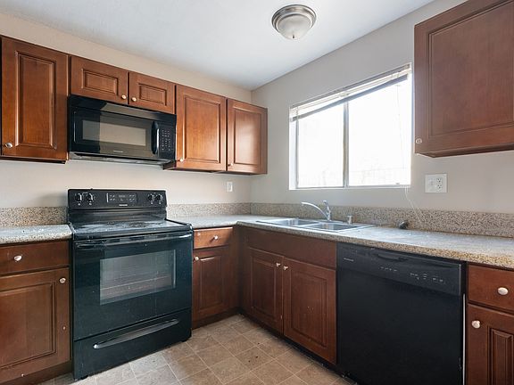 3rd image of 719 N Eucalyptus Ave APT 28C